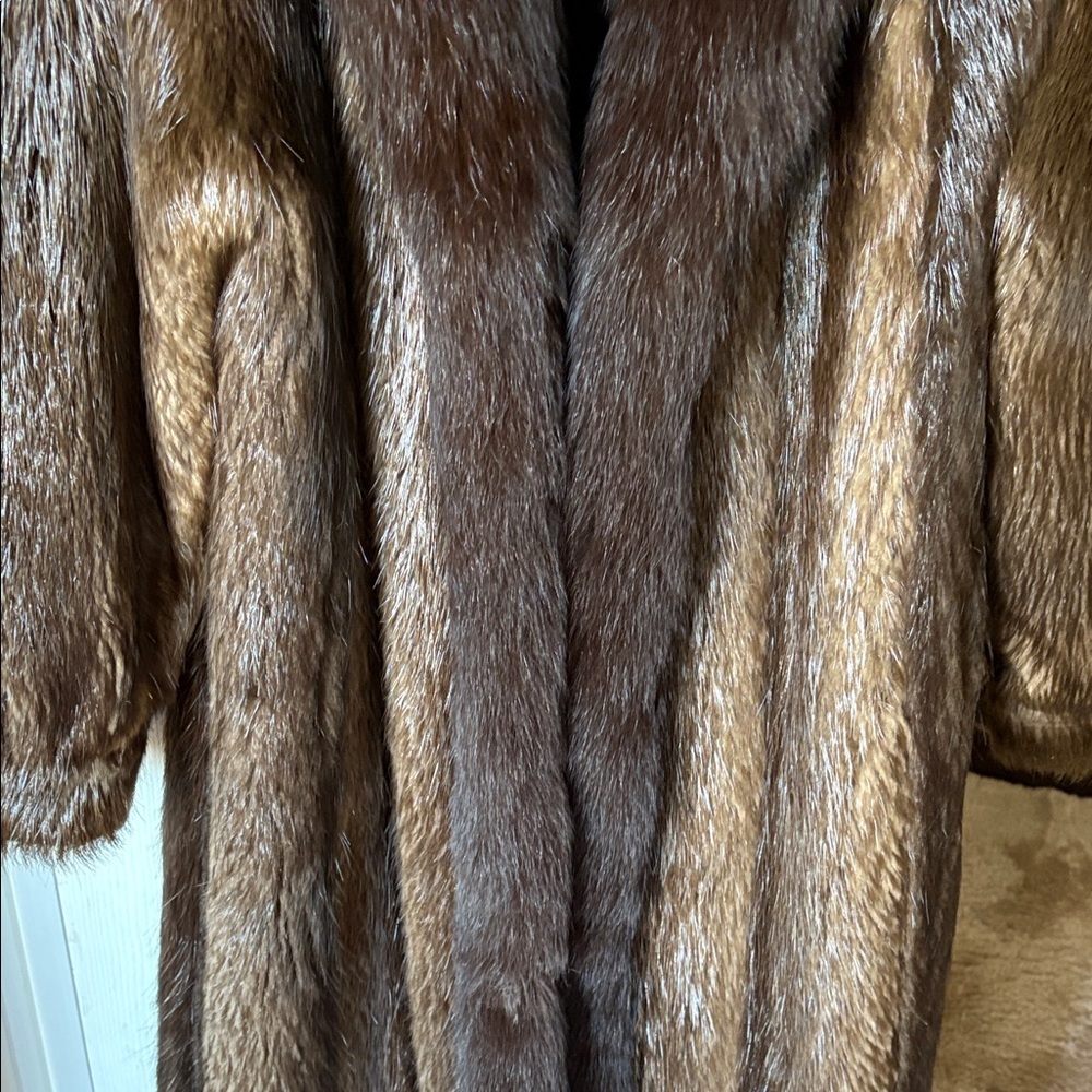 Elegant Full Length Mink Coat - Picture 9 of 11